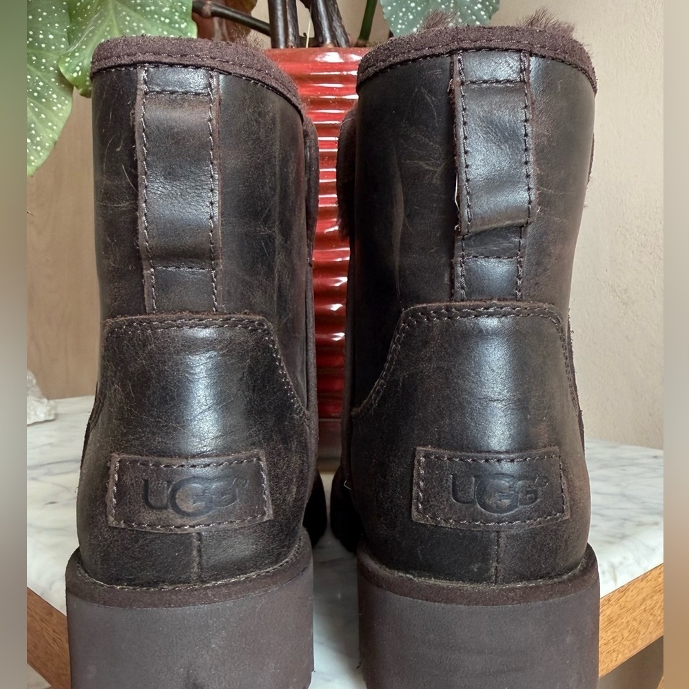 UGG Classic Short Leather Boots Brown Sheepskin Lined Women’s 6 EU 37 - Picture 8 of 12